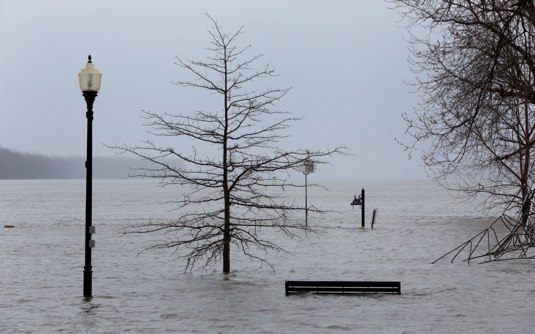 Mississippi River to crest Monday in Clarksville